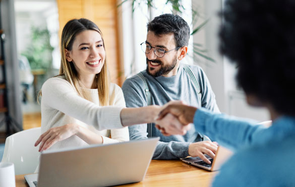 three people having a meeting